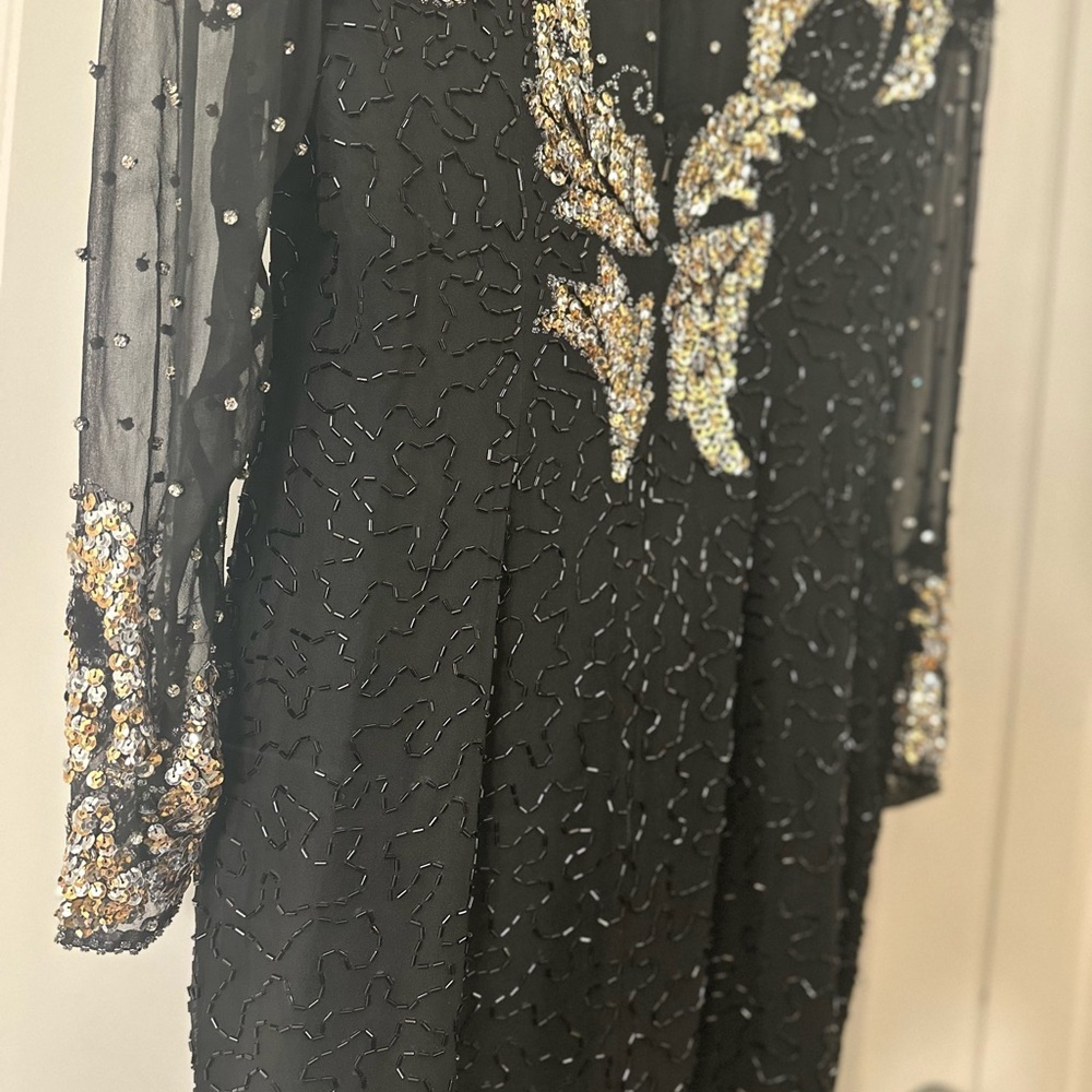 Elegant Black and Gold Sequin Dress - Picture 4 of 13